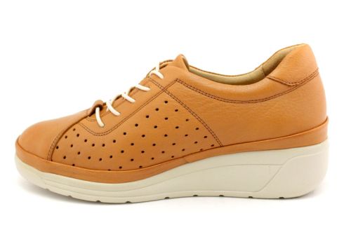 Дамски ежедневни обувки в светло кафяво - Модел Илона.