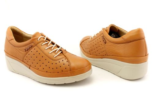 Дамски ежедневни обувки в светло кафяво - Модел Илона.