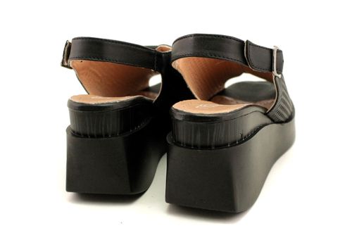 Дамски сандали от естествена кожа в черно - модел Ингрид.