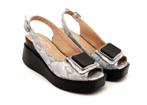Дамски сандали от естествена кожа в змийско сиво - Модел Хелга.