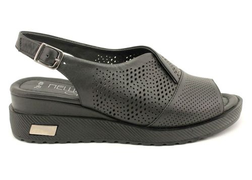 Дамски сандали от естествена кожа в черно - Модел Иглика.