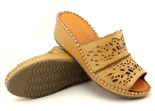 Дамски чехли от естествена кожа в цвят капучино - Модел Асмара.