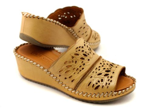 Дамски чехли от естествена кожа в цвят капучино - Модел Асмара.