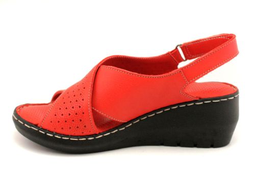 Дамски сандали от естествена кожа в червено - Модел Фея.