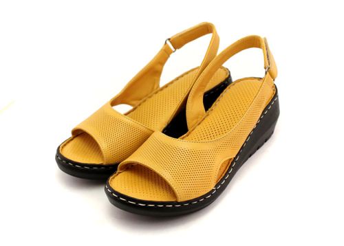Дамски сандали от естествена кожа в жълто - Модел Русалка.