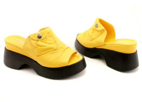 Дамски сабо от естествена кожа в жълто - Модел Саманта.