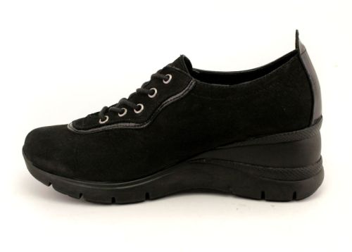 Дамски, ежедневни обувки от естествен набук в черно - Модел Мелинда.