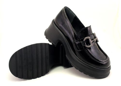 Дамски ежедневни обувки от естествен лак в черно - Модел Дулсинея.