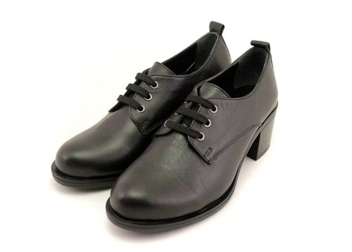 Дамски, ежедневни обувки на ток в черно - Модел Хелена.