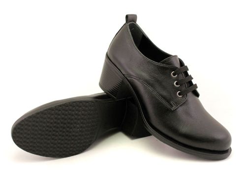 Дамски, ежедневни обувки на ток в черно - Модел Хелена.