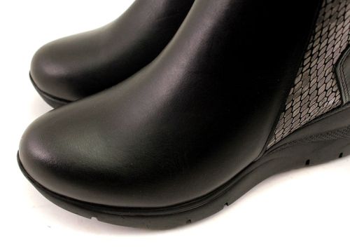 Дамски ежедневни боти в черно и сиво змийско - Модел Долорес.