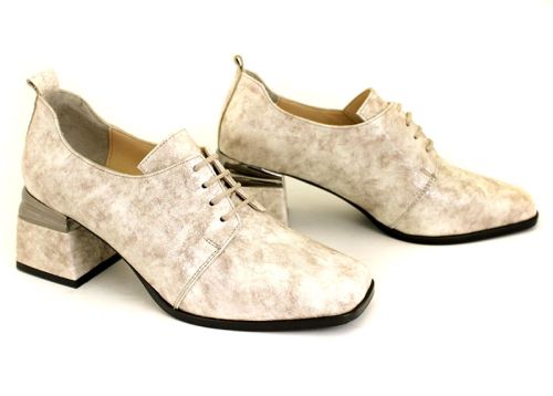 Дамски официални обувки от естествен лак в бежово - Модел Сара.