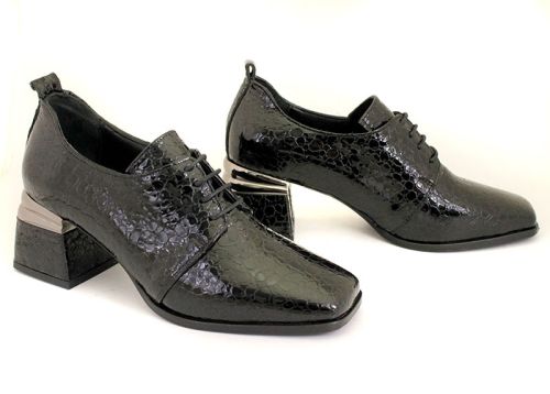 Дамски официални обувки от естествен лак в черно - Модел Сара.