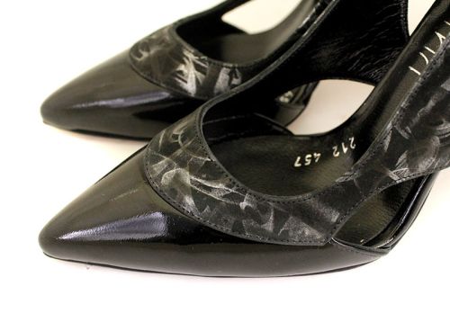 Дамски официални обувки от естествен лак в черно - Модел Бамби.