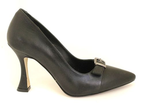 Дамски официални обувки от естествена кожа в черно - Модел Александра.