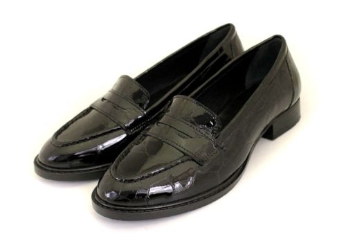 Дамски, ниски обувки от естествен лак в черно - Модел Джоли.