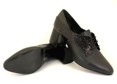 Дамски официални обувки от естествена кожа и лак в черно - Модел Верона.