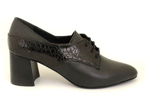 Дамски официални обувки от естествена кожа и лак в черно - Модел Верона.