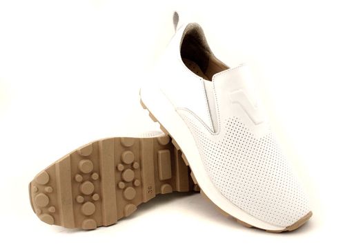 Дамски спортни летни обувки от естествена кожа в бяло - Модел Алба.