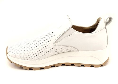 Дамски спортни летни обувки от естествена кожа в бяло - Модел Алба.