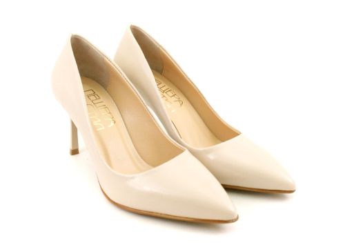 Дамски официални обувки от естествен лак в бежово - Модел Амалия.