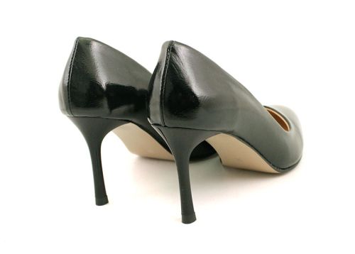 Дамски официални обувки от естествен лак в черно - Модел Амалия.