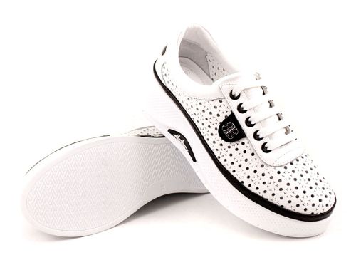 Дамски, спортни обувки в бяло - Модел Дима.