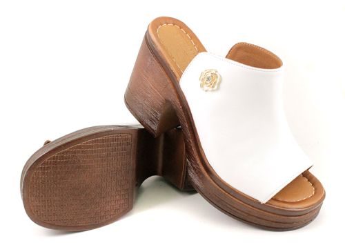 Дамско сабо от естествена кожа в бяло - модел Корнелия