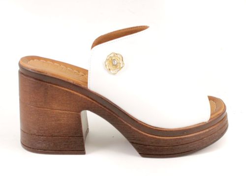 Дамско сабо от естествена кожа в бяло - модел Корнелия