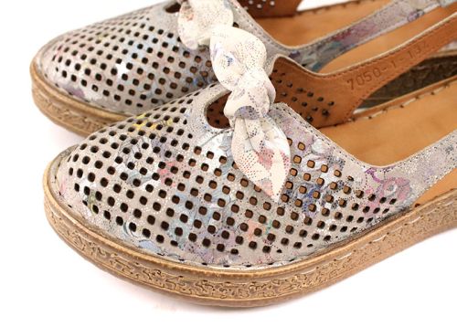 Дамски летни обувки в бежов флорал - Модел Ксения
