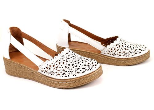 Дамски летни обувки със затворена пета и пръсти в бяло - Модел 6312-1.05