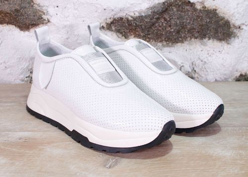 Дамски спортни обувки в бяло - Модел Диадора.