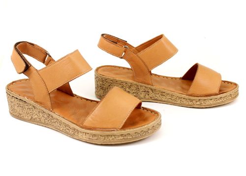 Дамски сандали в светло кафяво - Модел Касандра