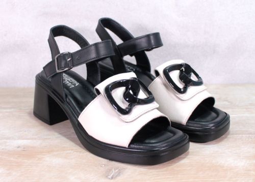 Дамски сандали на нисък ток от естествена кожа в черно и бежово - модел Джесика