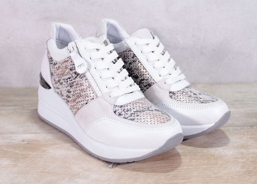 Дамски спортни обувки в бяло - Модел Куин
