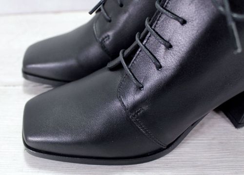 Grigio Intrigue - Дамски елегантни боти в черно - Модел Кристина.