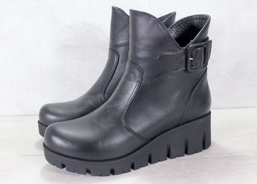 Дамски ниски боти с платформа и катарама в черно – модел Chic Comfort