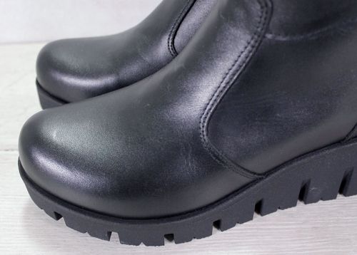 Дамски ниски боти с платформа и катарама в черно – модел Chic Comfort