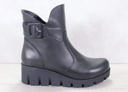 Дамски ниски боти с платформа и катарама в черно – модел Chic Comfort