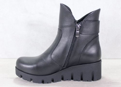 Дамски ниски боти с платформа и катарама в черно – модел Chic Comfort