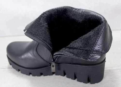 Дамски ниски боти с платформа и катарама в черно – модел Chic Comfort