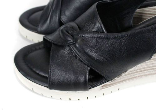 дамски сандали Elegant Black, детайл на кожата и възела