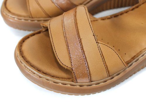 Дамски сандали Sole Chiaro – естествена кожа, светло кафяв цвят, ниско шито ходило