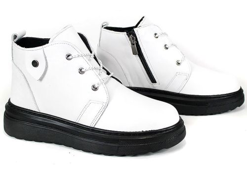 Дамски зимни кларкове Winter Glossy Clarks от бяла кожа с черно ходило