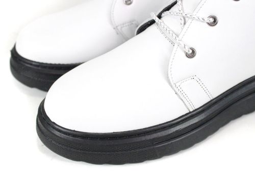 Дамски зимни кларкове Winter Glossy Clarks от бяла кожа с черно ходило