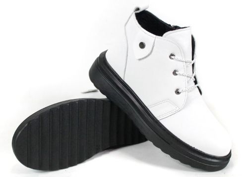 Дамски зимни кларкове Winter Glossy Clarks от бяла кожа с черно ходило