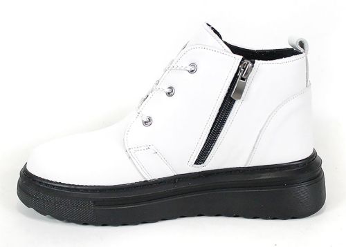 Дамски зимни кларкове Winter Glossy Clarks от бяла кожа с черно ходило