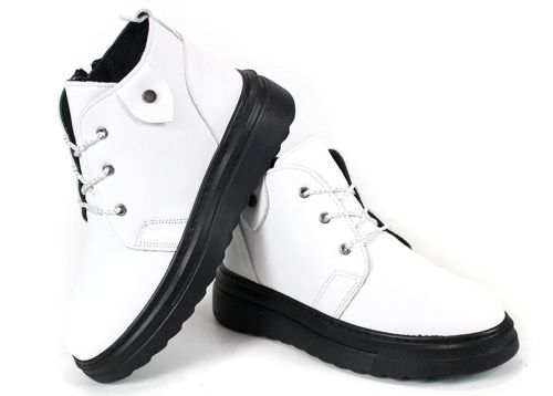 Дамски зимни кларкове Winter Glossy Clarks от бяла кожа с черно ходило