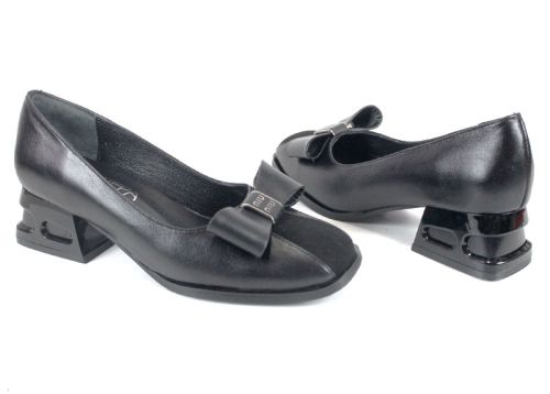 Дамски официални обувки Eleganza Viva Black Edition от естествена кожа и велур с панделка и нисък ефектен ток.