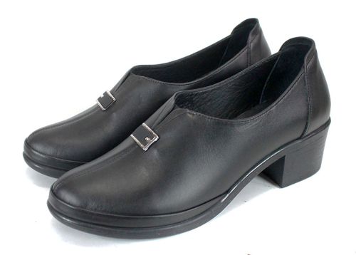 Дамски обувки Lusso Forte с метален акцент отпред